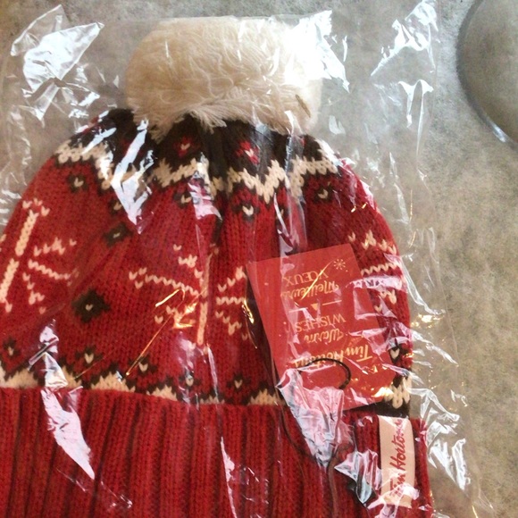 🛍️2 for$35🛍️NWT unisex Tim Horton toque with white Pom Pom - Picture 2 of 2